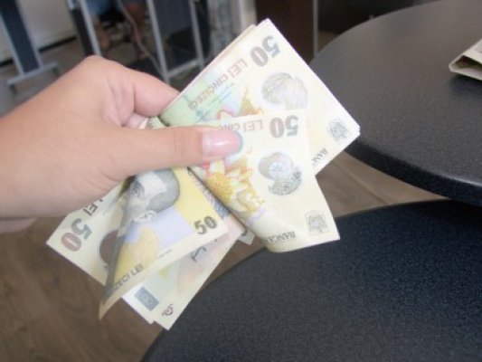 Se ieftinesc creditele în lei